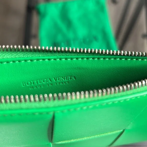 New Bottega Veneta Pouch with dust bag and authenticity NWT - Picture 4 of 10